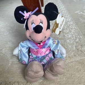 Globe Trotting "Japanese Minnie Mouse"